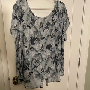 Torrid Jurassic Park button back Blouse size 5